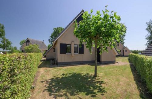 Sondel House | Bungalow in Sondel near Slotermeer Lake, cleaning included