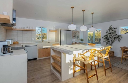 Panorama Heights House | Bungalow: Modern 2br Joshua Tree Casita