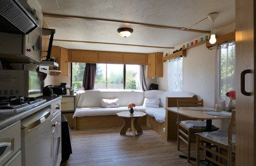 Yevres House | Bungalow on a horse farm