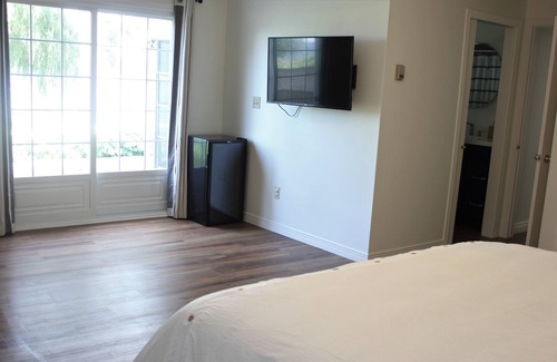 Consecon Cottage | Bungalow on the Bay