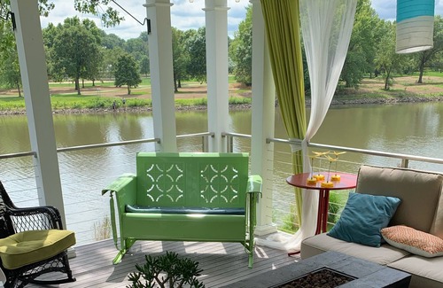 Mann House | Bungalow on the river