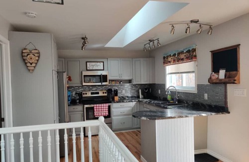 Arden Cottage | Bungalow-Style Cottage in Frontenac County