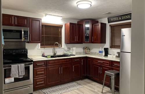 Tuskegee House | Bungalow Suite 18 miles from Auburn