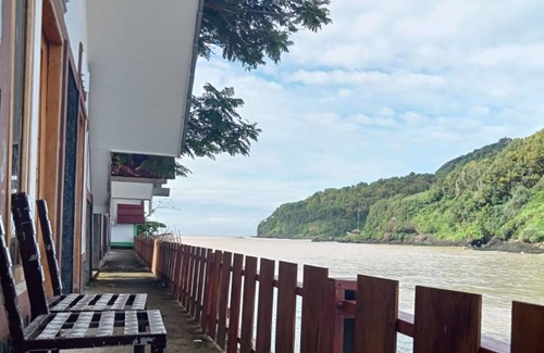 Kebumen Hotel | Bungalow Suwuk River View