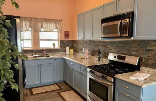 East Ybor House | Bungalow/Walking distance/Historic Ybor (2210)