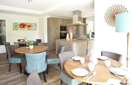 Otterlo House | Bungalow with 10 bedrooms and a terrace