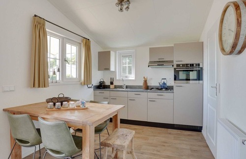 Uden House | Bungalow with a terrace at Bedafse Bergen