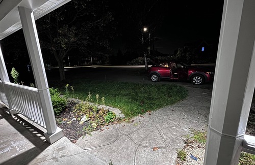 Courtice House | Bungalow with full privacy, free parking, patio