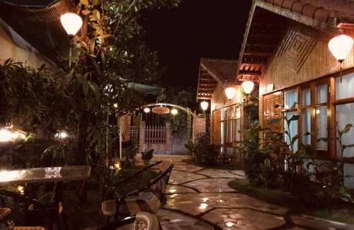 Hoa Lu House | Bungalow with garden view 5 min to Tam Coc and many shop, restaurant.
