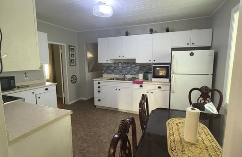Northeast Edmonton House | Bungalow with Oasis and Gazebo