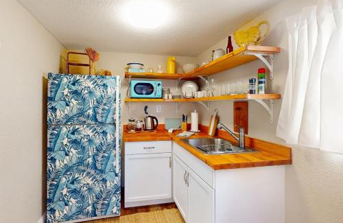New Port Richey Hotel | Bunglow Boogie Bunkhouse