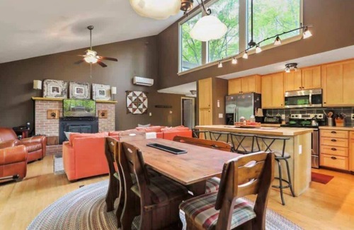 Berkeley Springs Cabin | Bunkaroono - Family and Pet Friendly