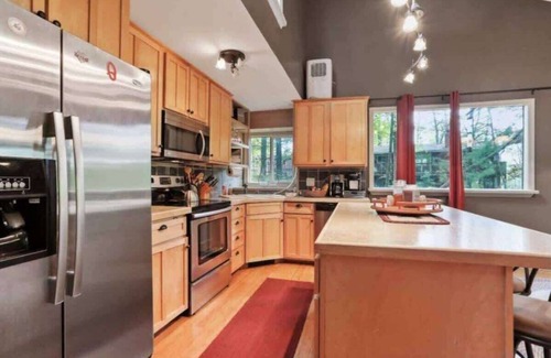 Berkeley Springs Cabin | Bunkaroono - Family and Pet Friendly