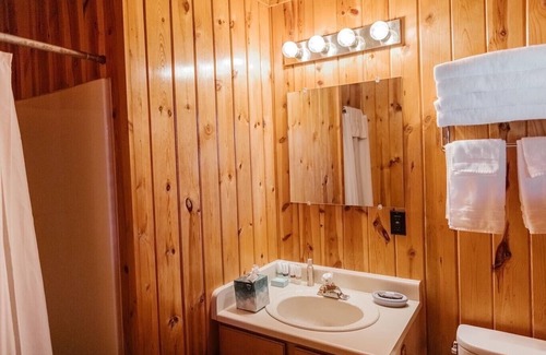 Bozeman Cabin | Bunkhouse 1 at Gallatin Canyon Cabins