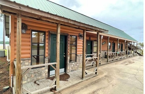 Negreet House | Bunkhouse at Tranquility Bay Resort