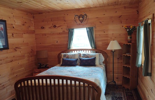 Lincoln Cottage | Bunkhouse w/electric and full bath