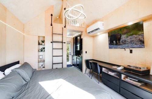 Ottawa House | Bunkies-The Commissioner