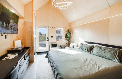 Ottawa House | Bunkies-The Commissioner