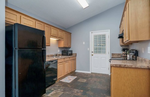 Tuscaloosa House | Bunking at Bek's - Cozy - Convenient - Clean