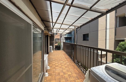 Bunkyo House | Bunkyo-ku, Tokyo, a 13-minute walk from Sugamo Station on the Yamanote Line and a 6-minute walk from Sengoku Station on the Toei Mita Line.