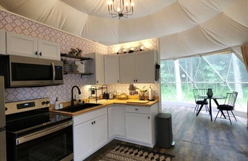 Carbon Hill House | Bunny Bungalow Romantic Getaway in a spacious Geodome