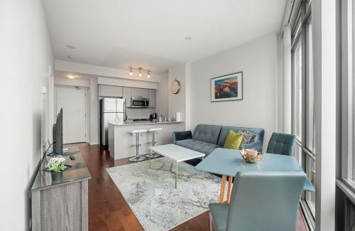 Bay Cloverhill Apartment | Burano Condo 1 BD in Downtown Toronto