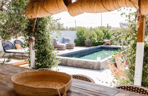 Grandola House | BURGUNDY house