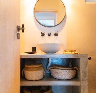 Grandola House | BURGUNDY house