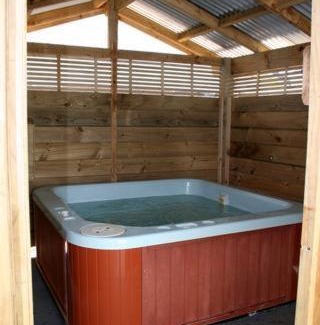 Kensington Hotel | Burgundy Rose Motel