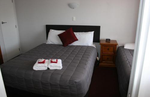 Kensington Hotel | Burgundy Rose Motel