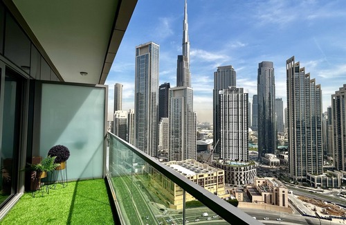 Downtown Dubai Apartment | Burj Khalifa Views 2BR with Infinity Pool in Downtown close to metro & DubaiMall
