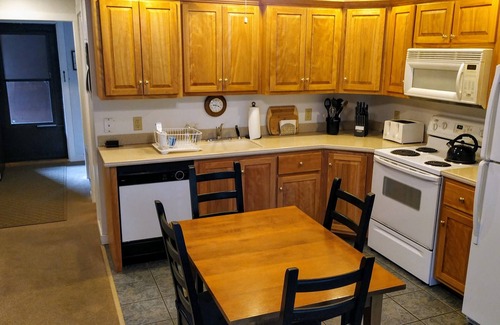 East Burke Condo | Burkeside condo steps away from Sherburne Lift and Lodge. Direct KT access!