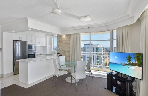 Burleigh Heads Apartment | Burleigh Heads Ocean Views 16th Floor Apartment