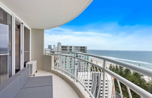 Burleigh Heads Apartment | Burleigh Heads Ocean Views 17th Floor Apartment