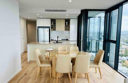 Burleigh Heads Apartment | Burleigh Seaside Sanctuary