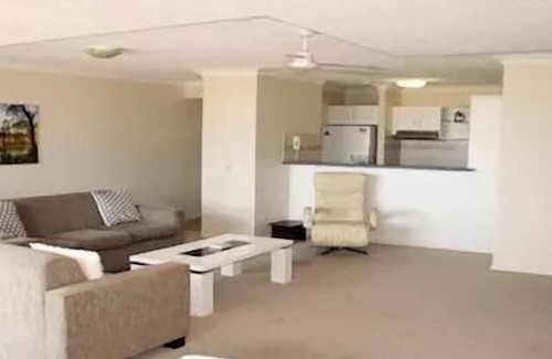 Burleigh Heads Apartment | Burleigh Terraces 30, Located in heart of Burleigh