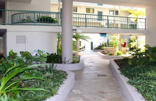 Burleigh Heads Apartment | Burleigh Terraces 30, Located in heart of Burleigh