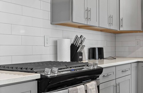 Chattanooga House | Burnside Beauty! Work or play- this is the place to stay! Near downtown, fun!