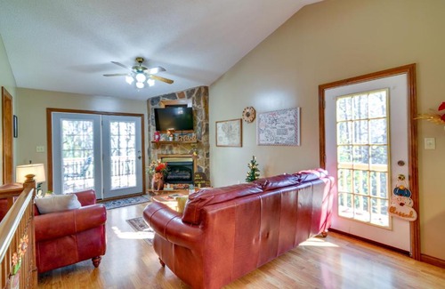 Sloans Valley House | Burnside Resort Cabin with Hot Tub and Outdoor Spots!