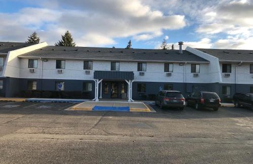 Burnsville Hotel | Burnsville Inn & Suites