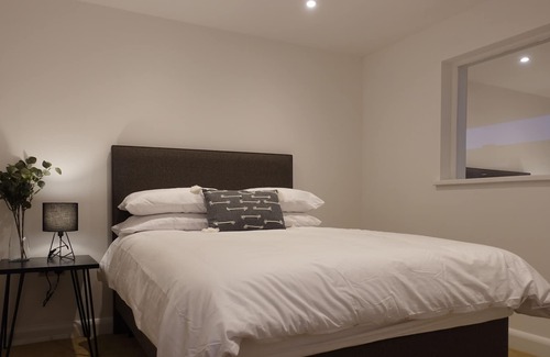 Burton on Trent Apartment | Burton Upon Trent - Luxury Brewery Retreat - Brand New