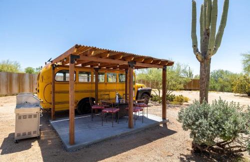 Saguaro West House | Bus Stop Saloon - Cave Creek with Spa
