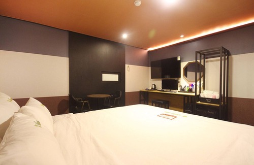 Saha Hotel | Busan Hadan Queen