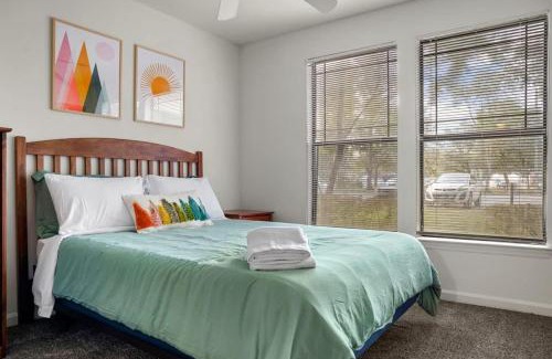 Bearss Plaza Apartment | Busch Gardens USF 10 MI to DT Tampa