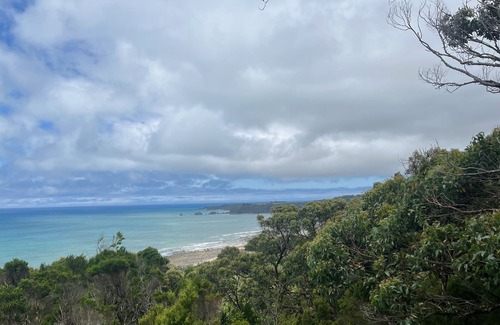 Walkerville House | Bush and beach retreat