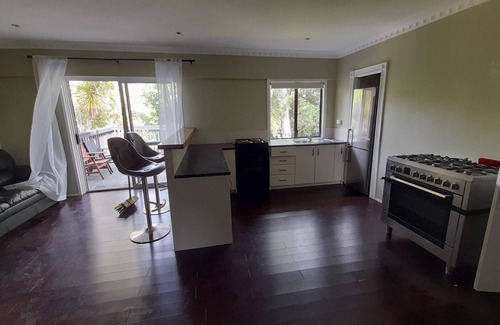 Cockle Bay Apartment | Bush Setting-Large 1 Bedroom Apartment