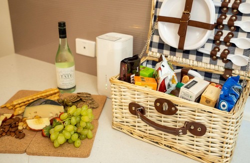 Parkwood House | Bushland Retreat just minutes to theme parks and shopping centers
