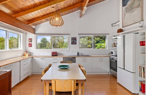 Kerikeri House | Bushview Hideout - Kerikeri Holiday Home