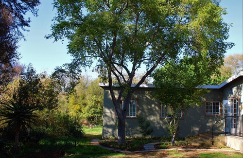 Muldersdrift House | Bushwillow Spacious cottage for 2 people with private garden access!