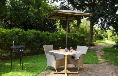 Muldersdrift House | Bushwillow Spacious cottage for 2 people with private garden access!